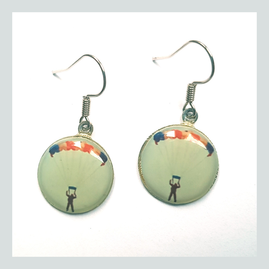 Náušnice s parašutistou