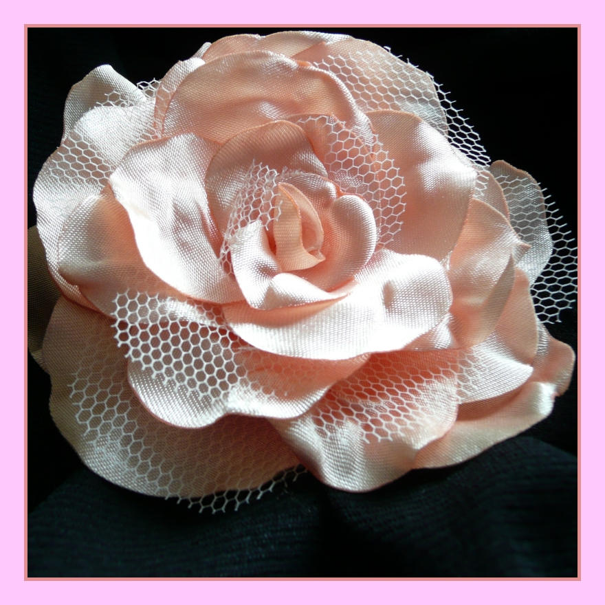 Světle lososová růže - brož a spona