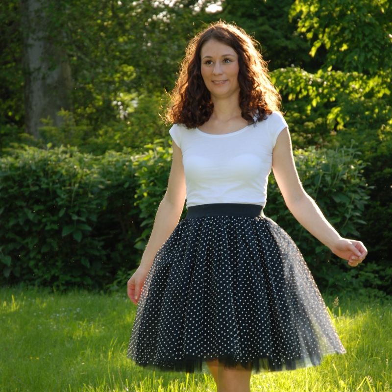 Černá puntíkovaná tylová sukně