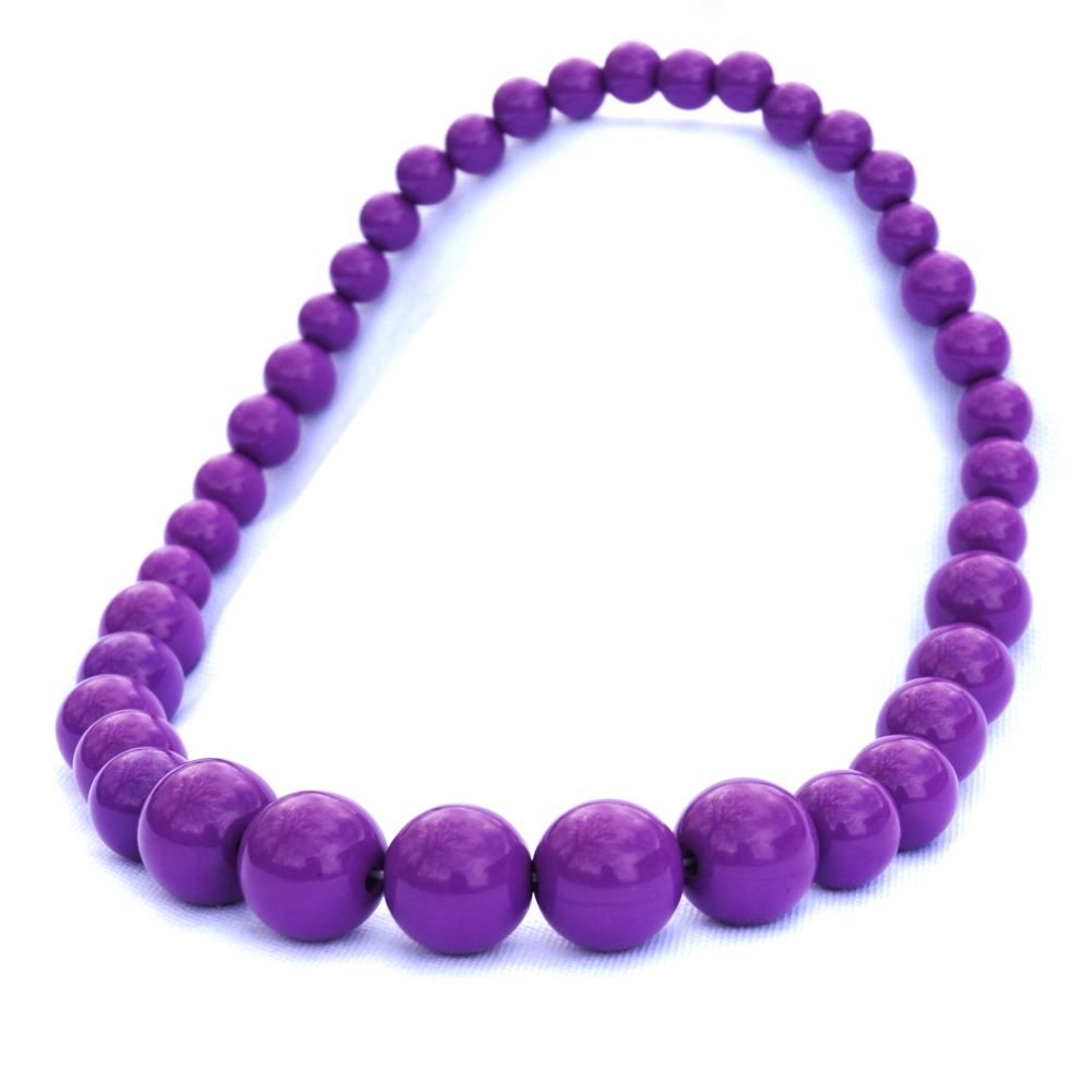 Fialové korále na krk