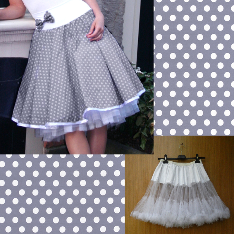 Šedá puntíkovaná sukně + objemnější bílá spodnička