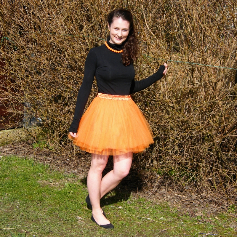 Oranžová tylová sukně