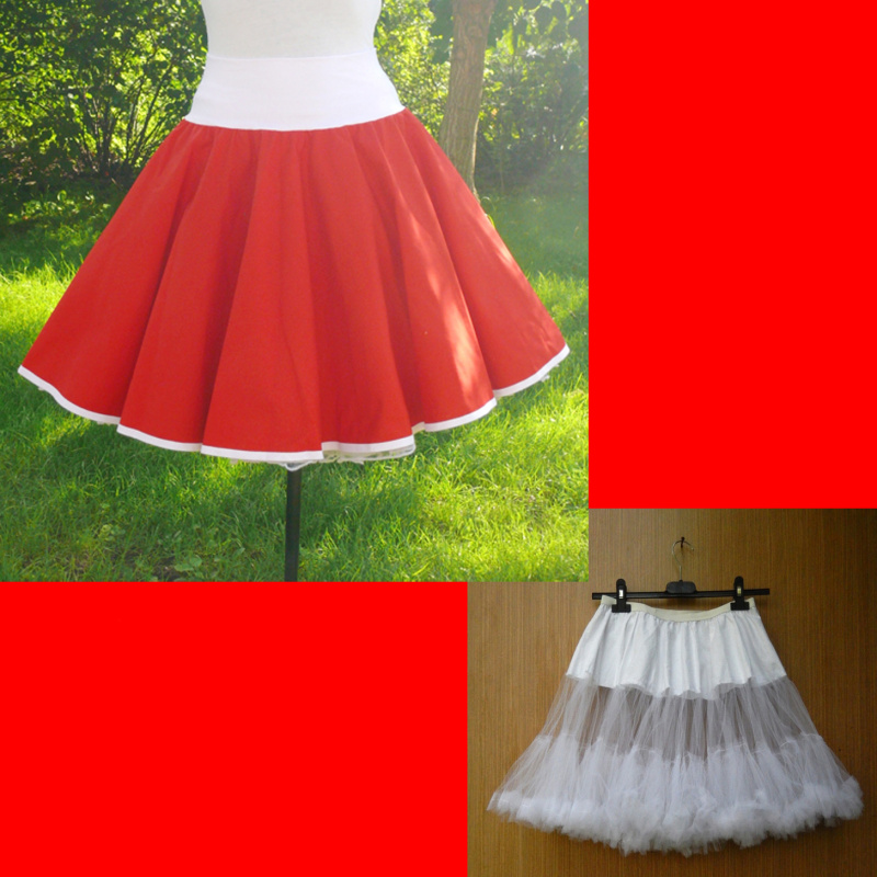 Červená sukně + objemnější bílá spodnička