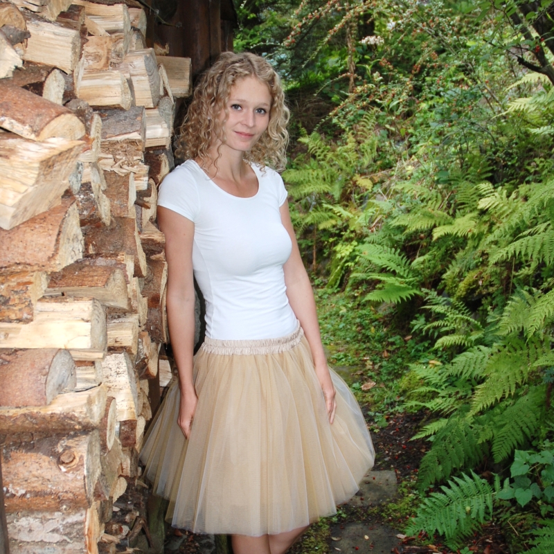 Kávová tylová sukně