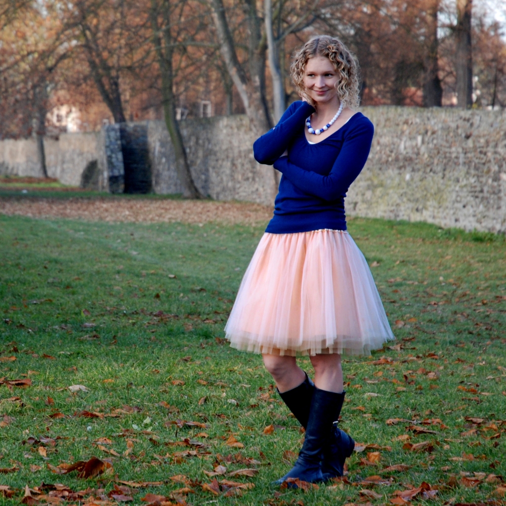 Pleťová tylová sukně