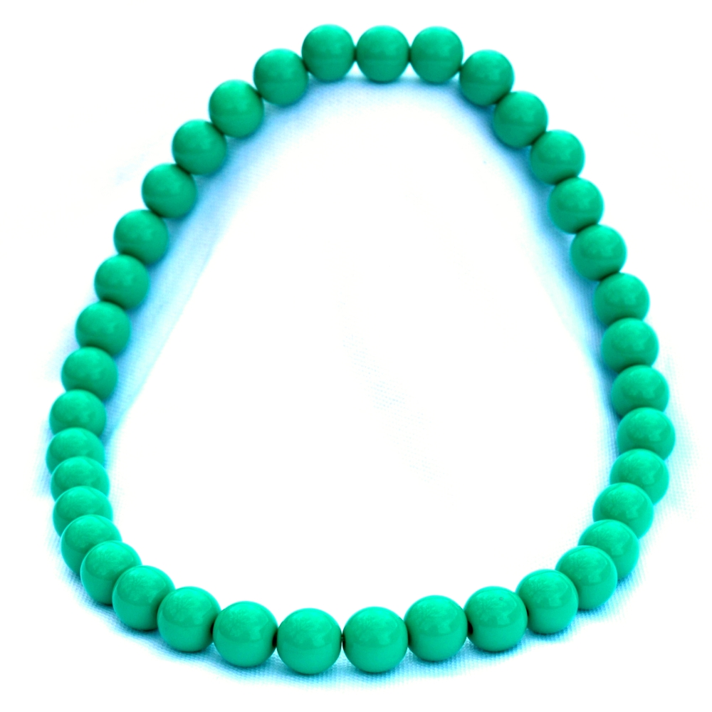 Smaragdově zelené střední korále na krk