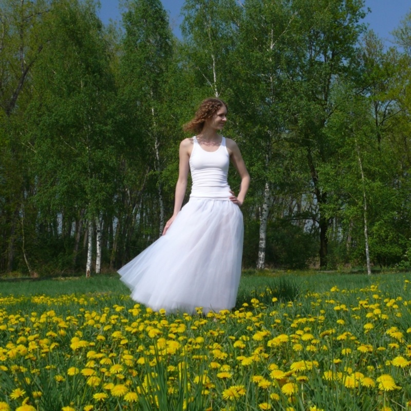 Bílá dlouhá tylová sukně