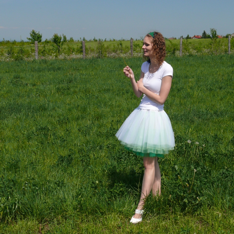 Bílo-zelená tylová sukně