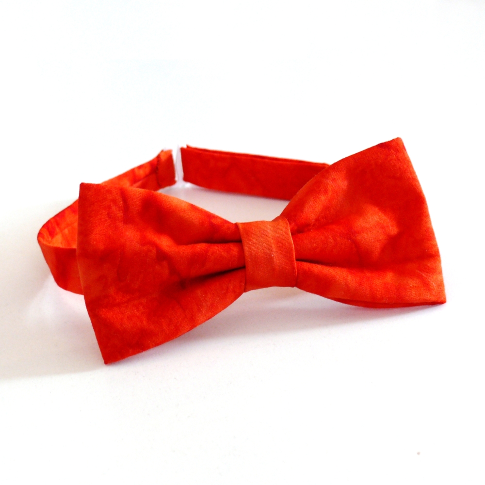 Oranžový motýlek s mramorováním