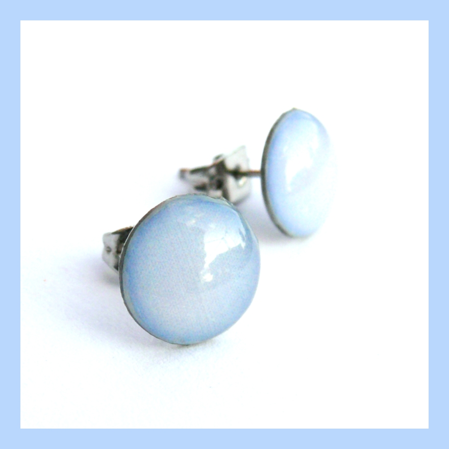 Světle modré pecky