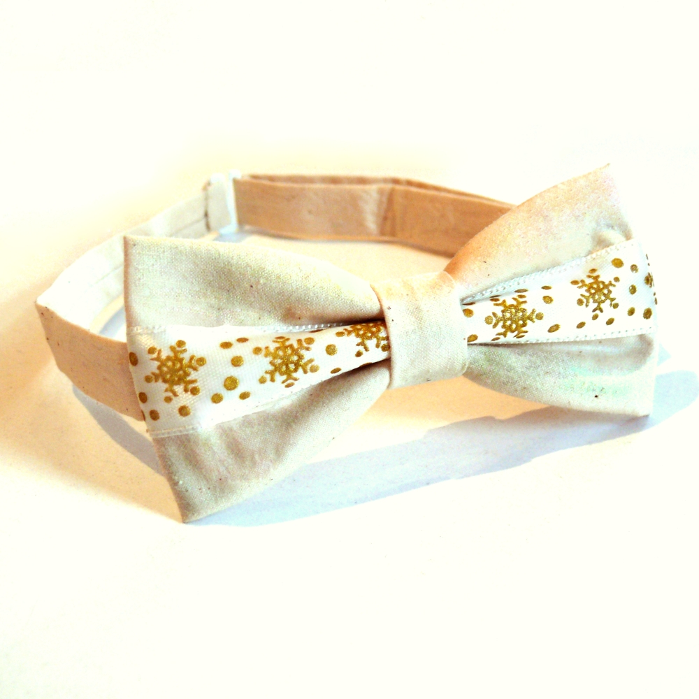 Motýlek se zlatými vločkami