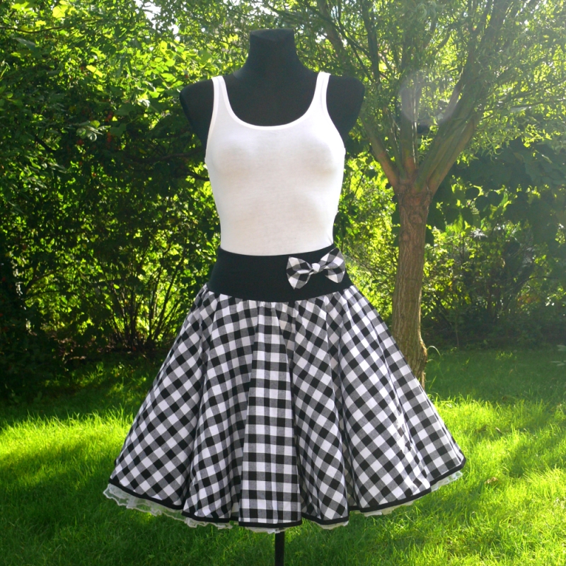 Černá kostkovaná sukně