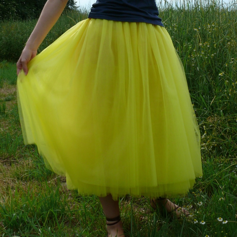 Žlutá tylová sukně