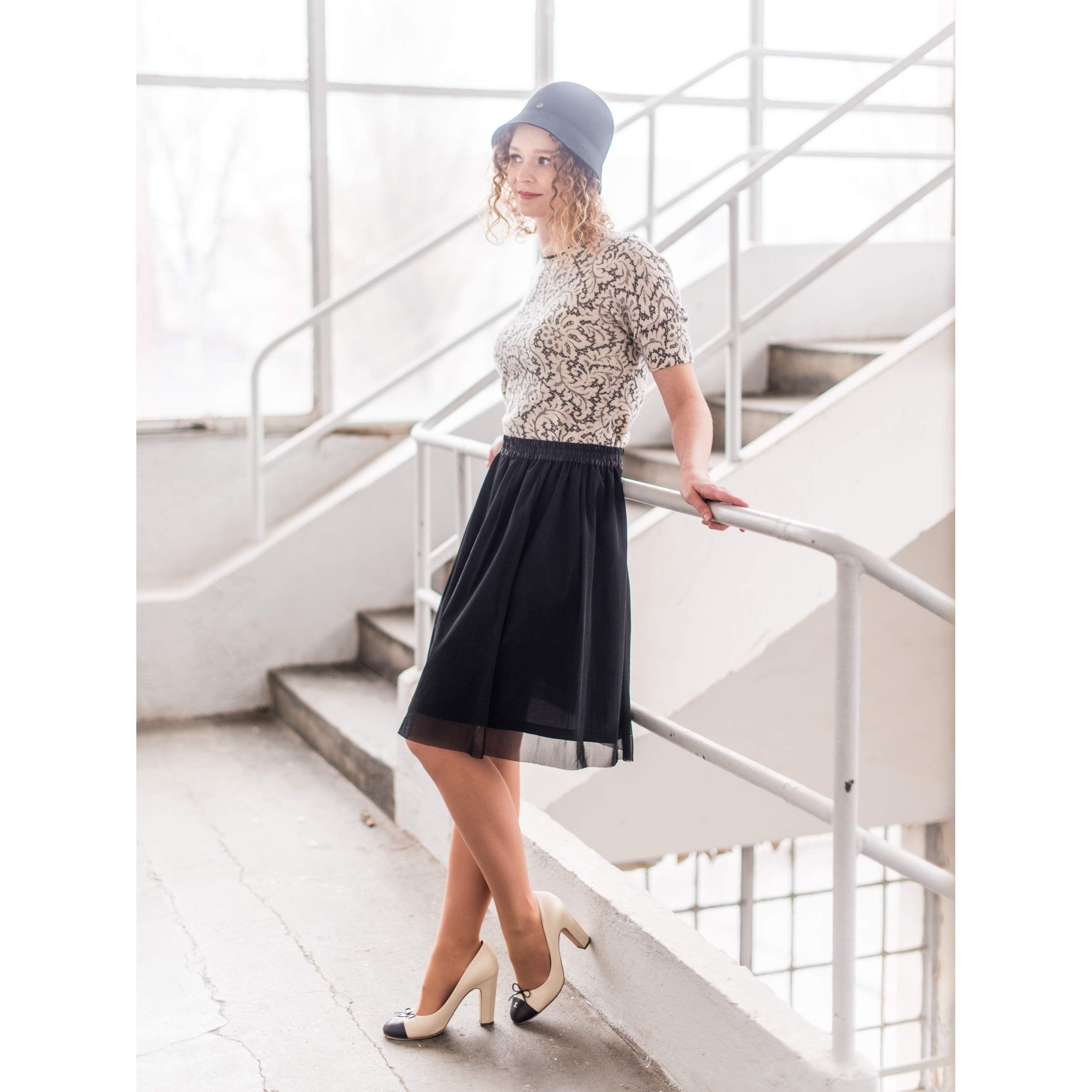 Černá splývavá tylová sukně