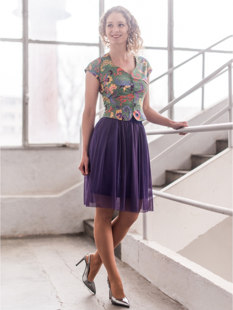 Fialová splývavá tylová sukně