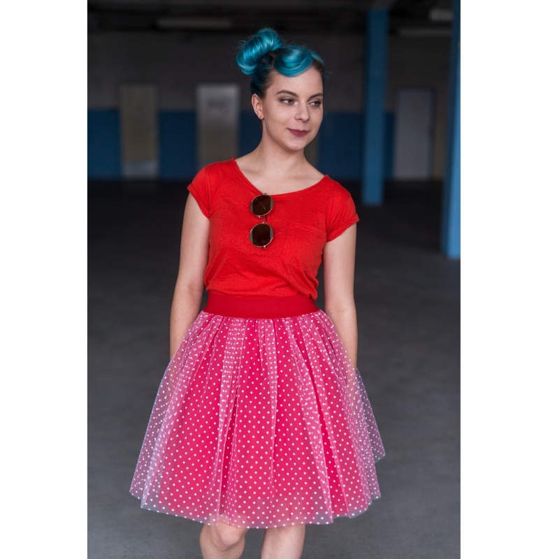 Červená puntíkovaná tylová sukně