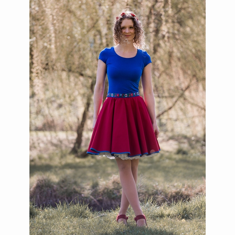 Kolová sukně s folklórním páskem