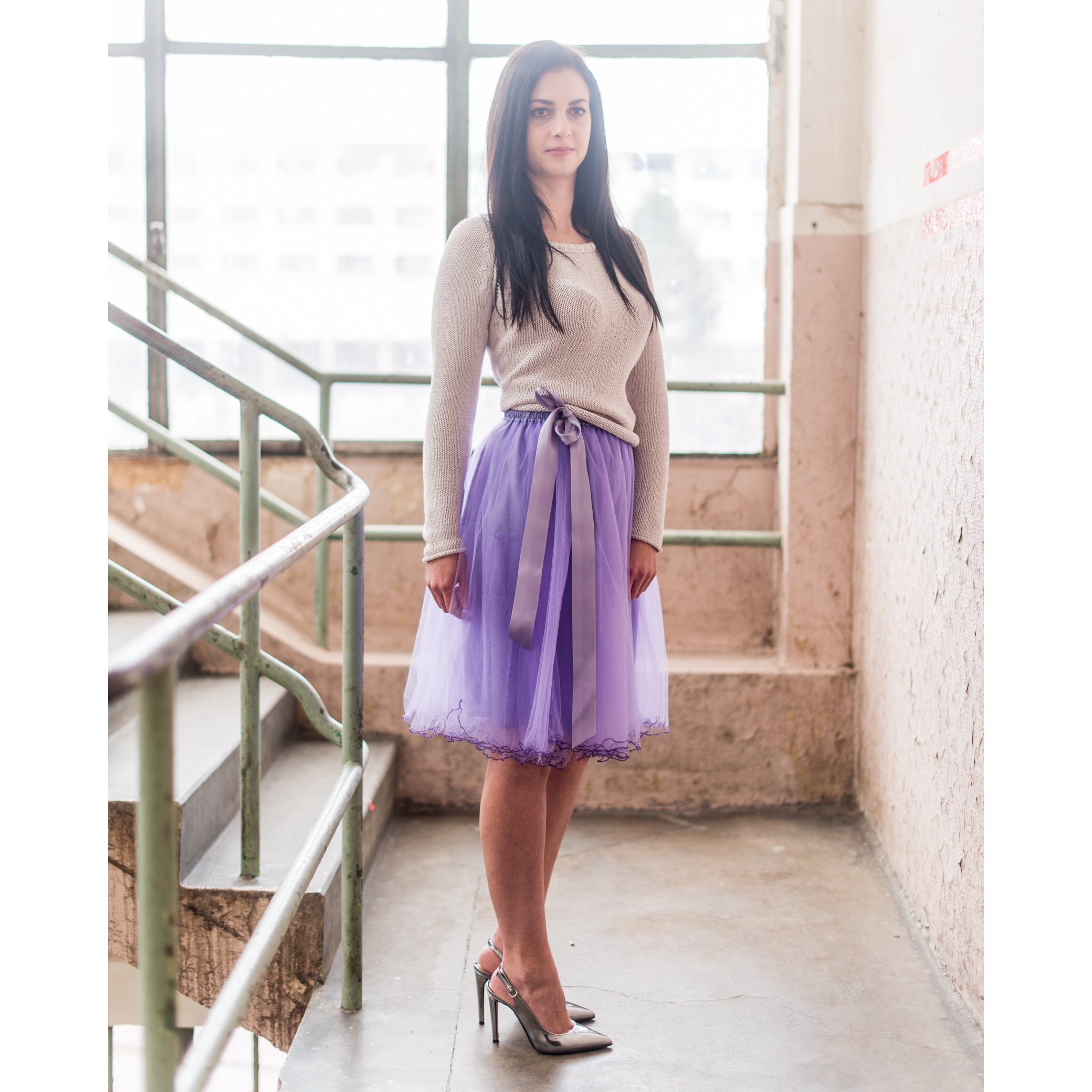 Světle fialová tylová sukně s lemovanými okraji