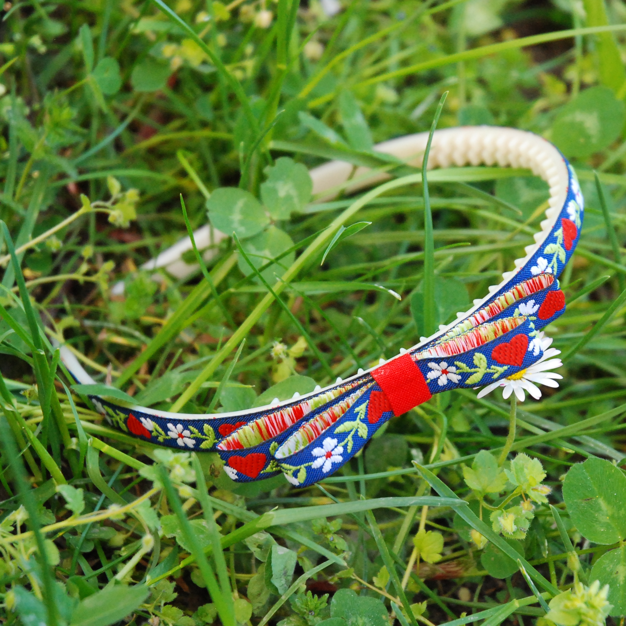 Folklórní čelenka s mašlí