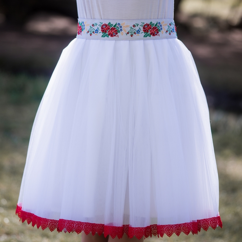 Bílá folklórní tylová sukně