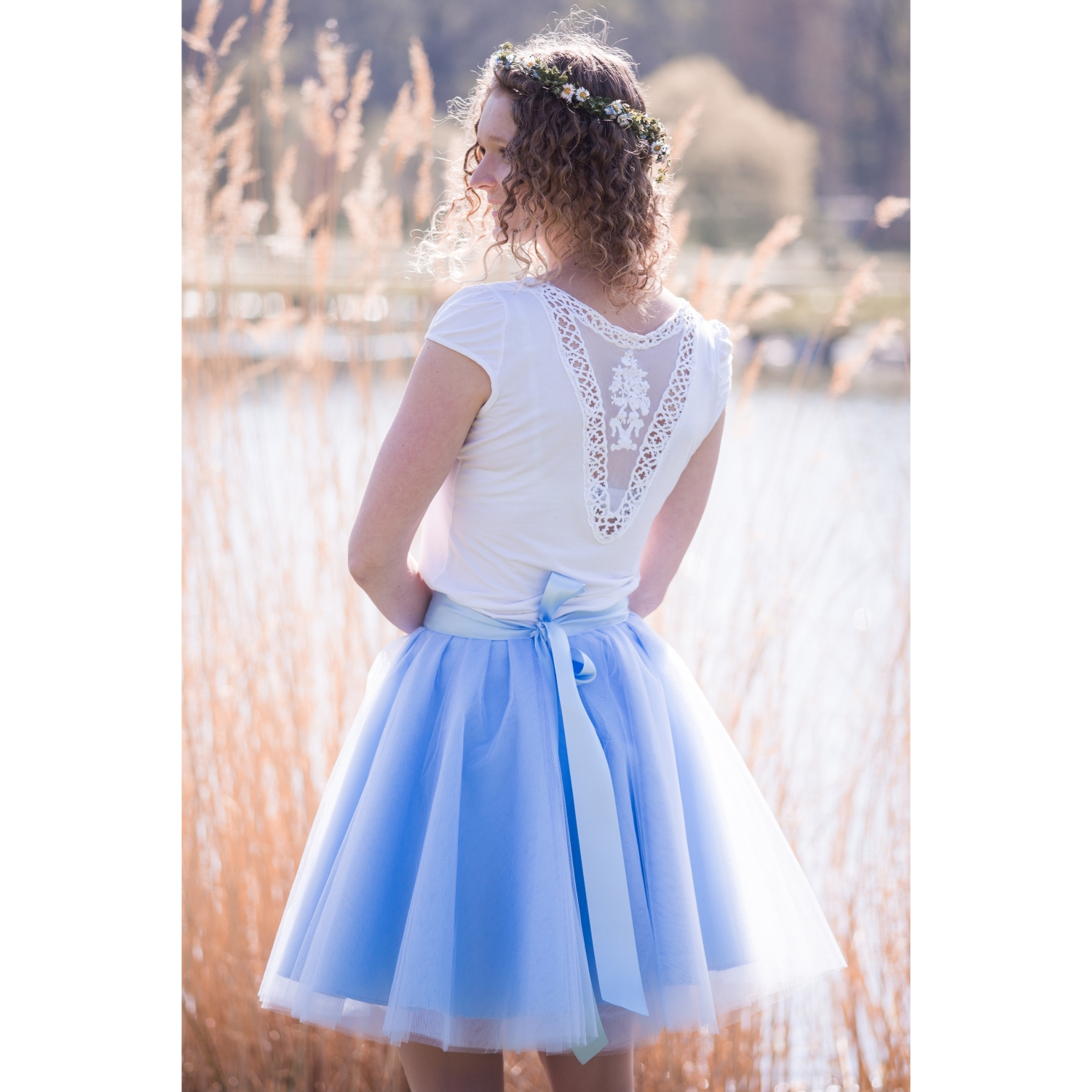 Modrá kolová tylová sukně s krajkou