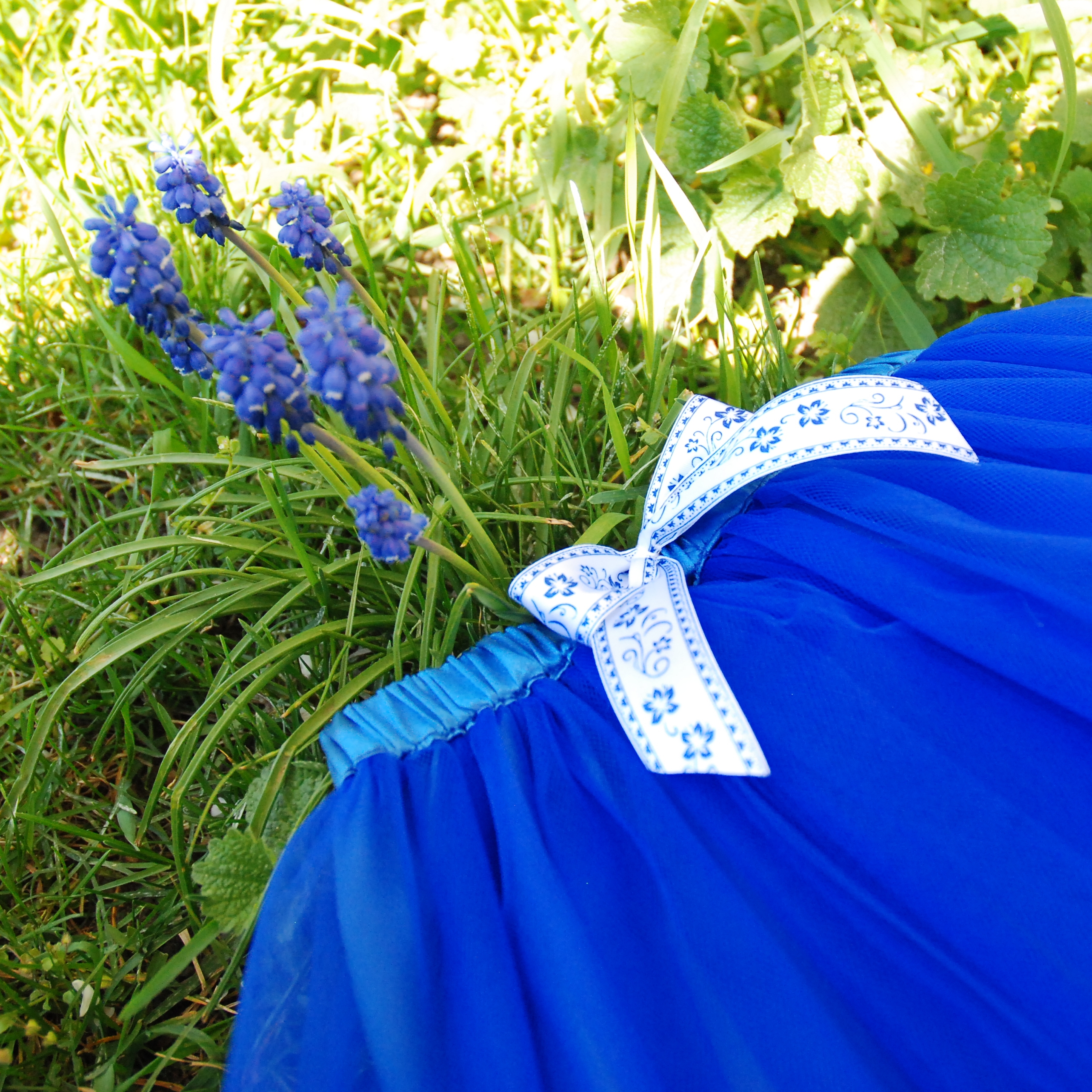 Modrá tylová sukně s folklórní mašličkou - dětská