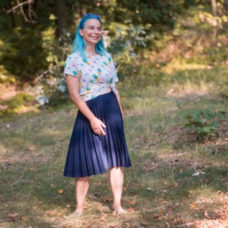 Tmavě modrá plisovaná sukně