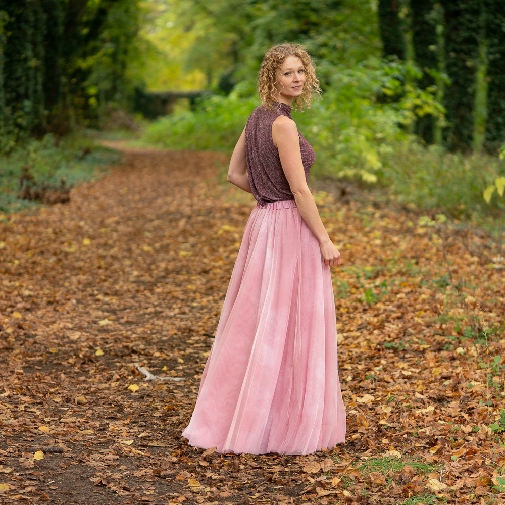 Starorůžová dlouhá splývavá tylová sukně