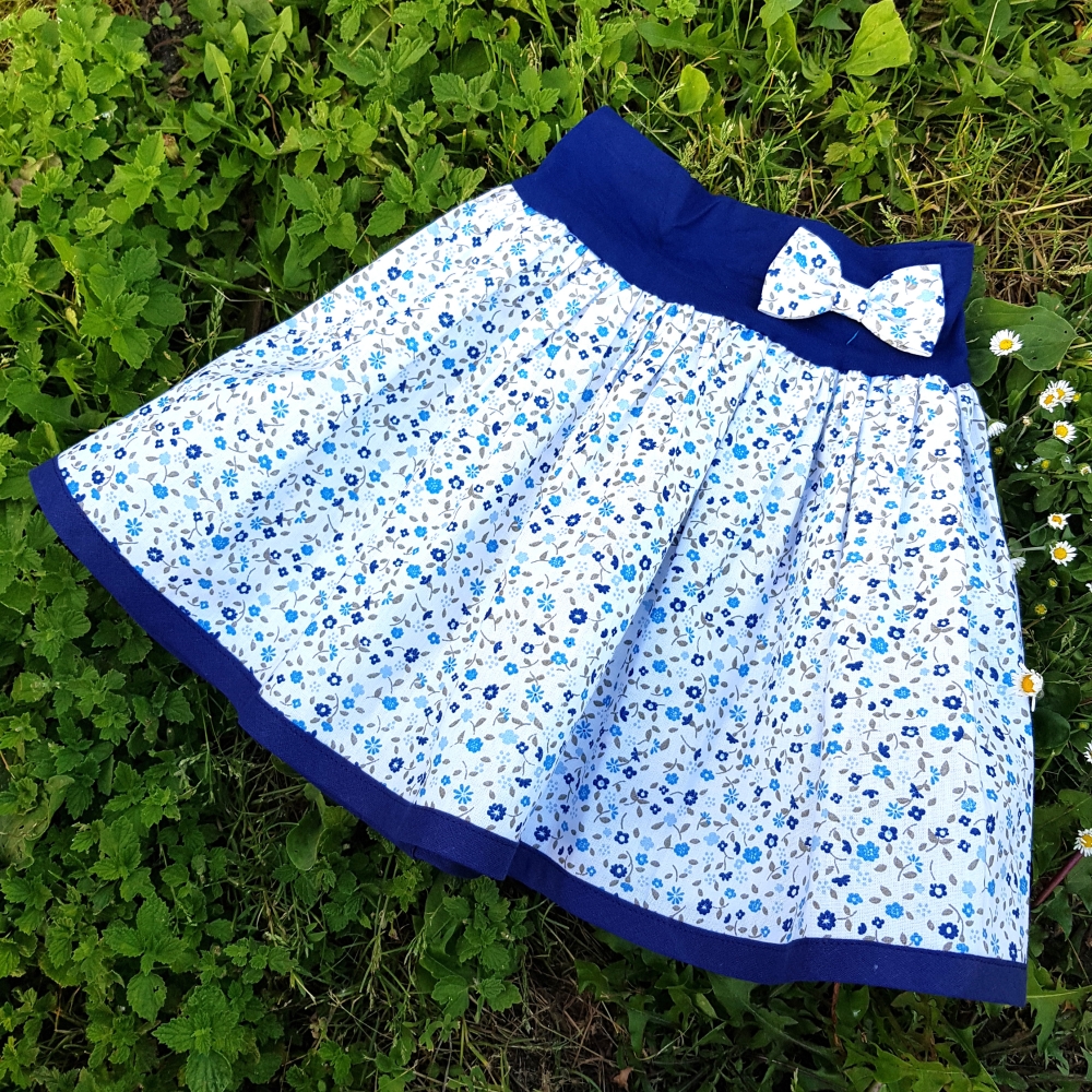 Modrá kytičkovaná sukně - dětská
