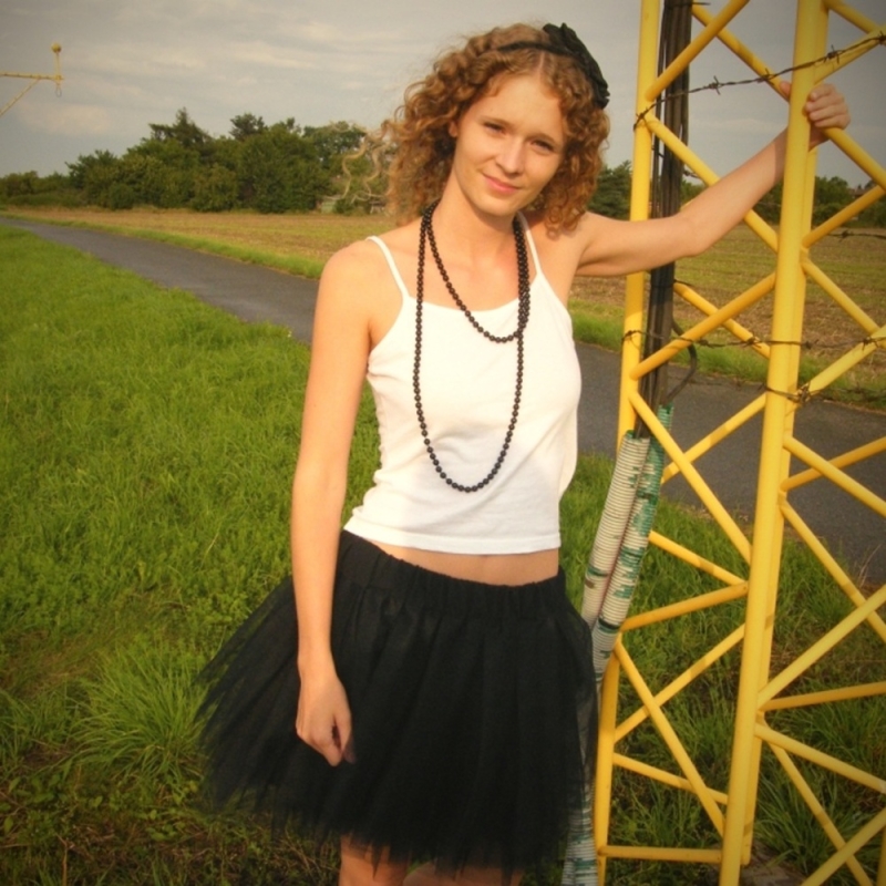 Černá tylová sukně