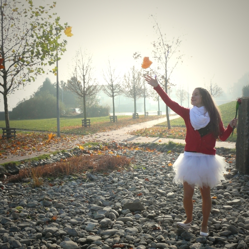 Bílá cípatá tylová sukně