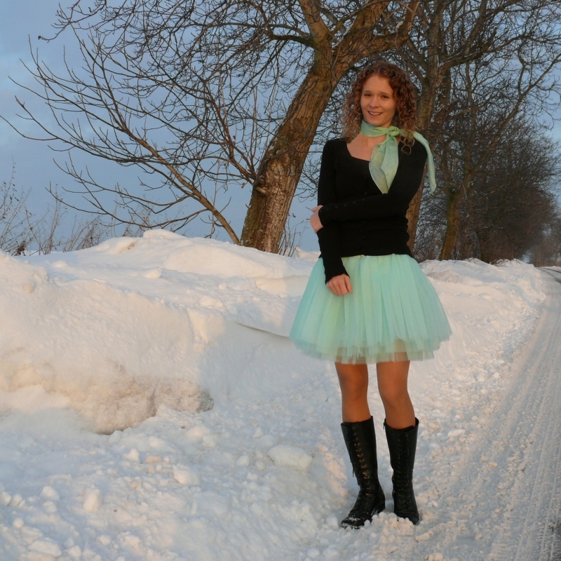 Světle zelená tylová sukně