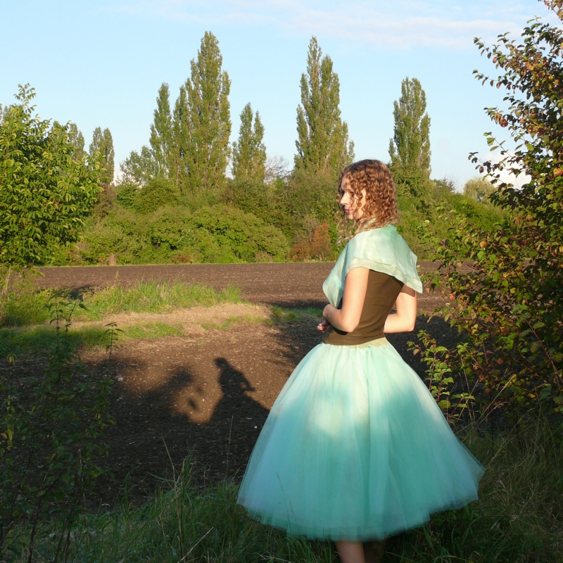 Světle zelená tylová sukně