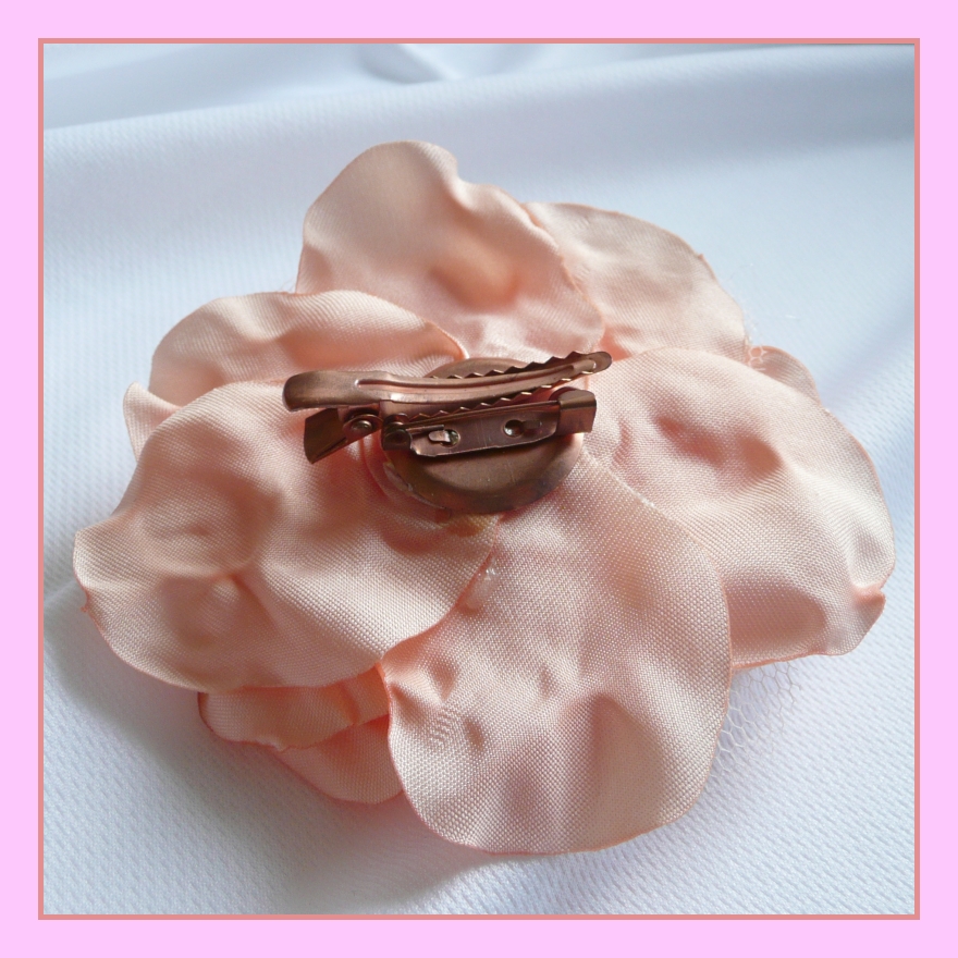 Světle lososová růže - brož a spona