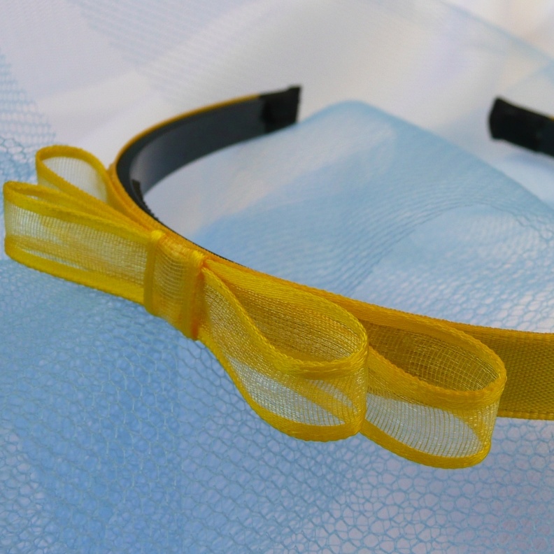 Průsvitně žlutá čelenka s mašlí