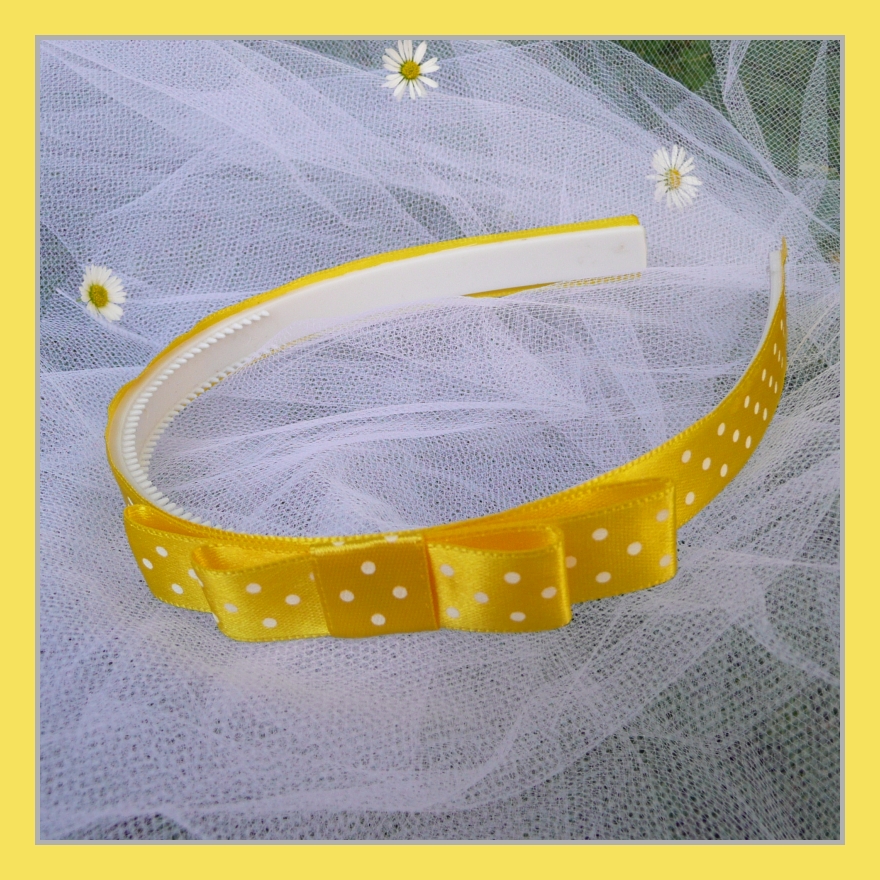 Žlutá puntíkovaná čelenka s mašlí