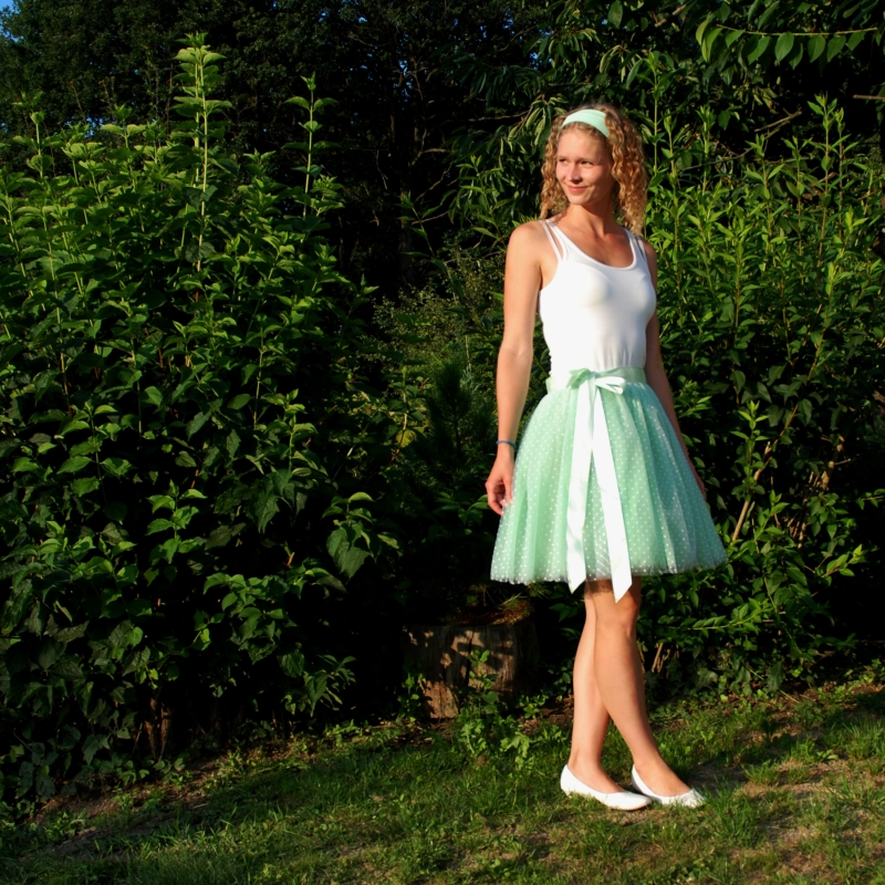 Mentolově zelená puntíkovaná tylová sukně