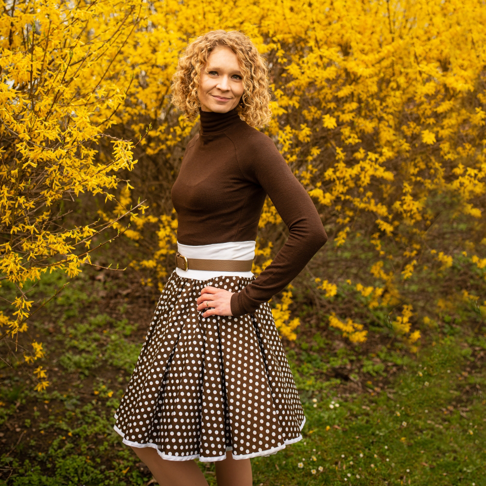 Hnědá puntíkovaná sukně