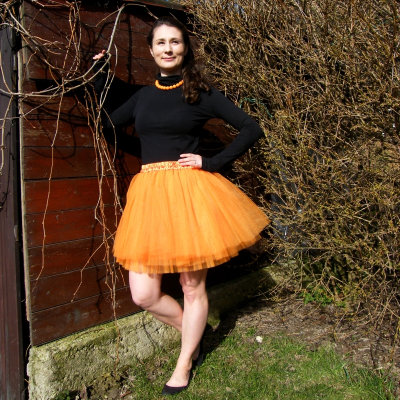 Oranžová tylová sukně