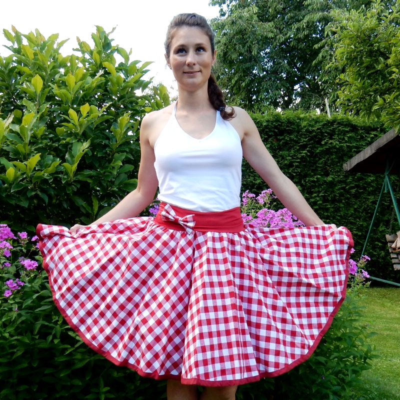 Červená kostkovaná sukně