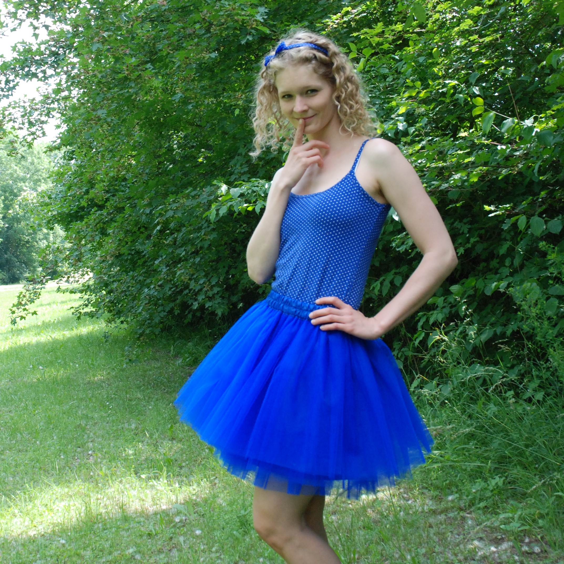 Královsky modrá tylová sukně