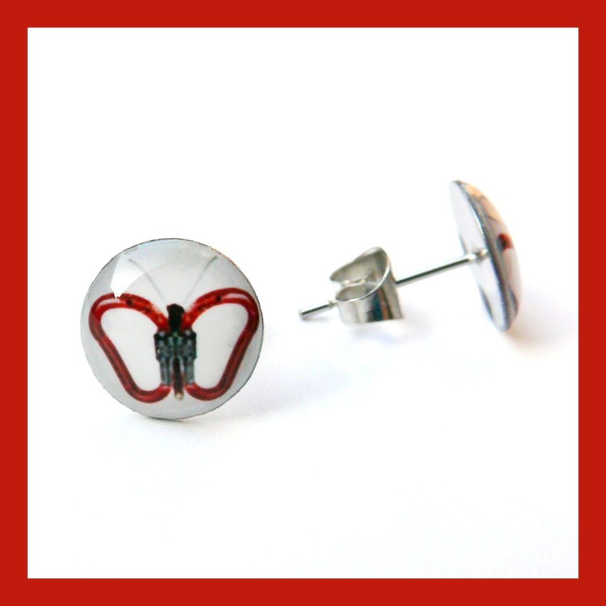 Pecky s červeným horolezeckým motýlkem