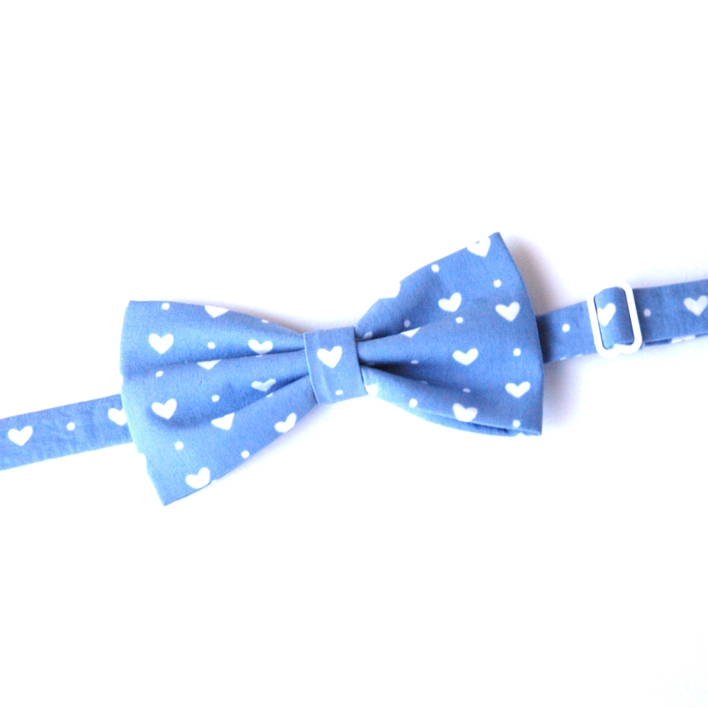 Modrý motýlek se srdíčky