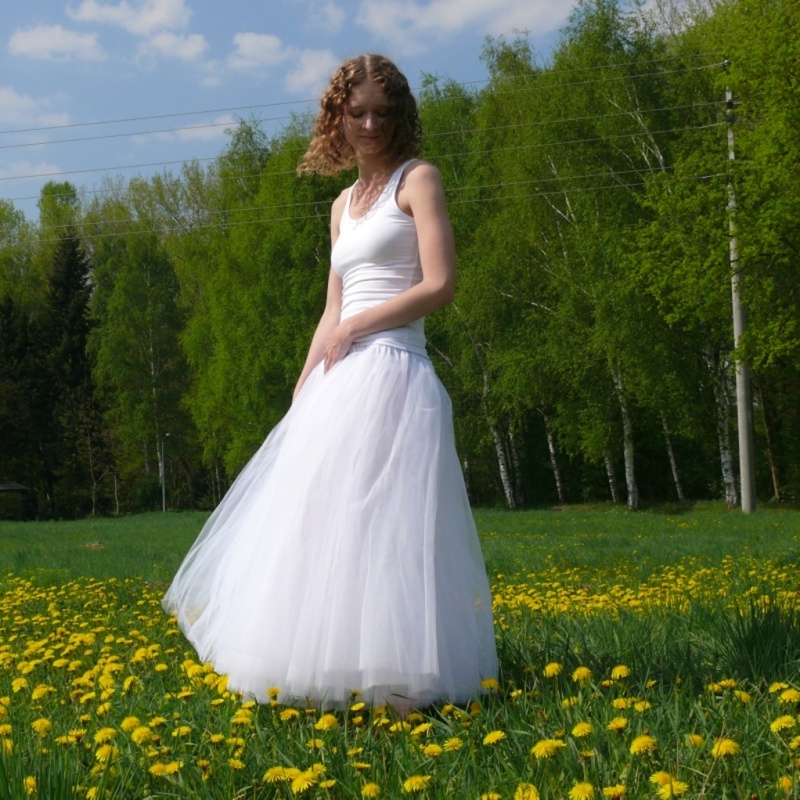 Bílá dlouhá tylová sukně