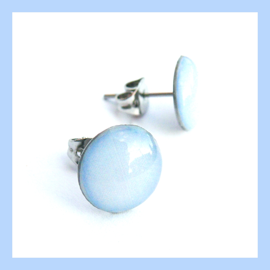 Světle modré pecky