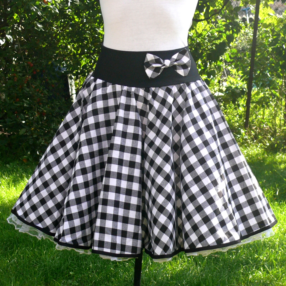 Černá kostkovaná sukně
