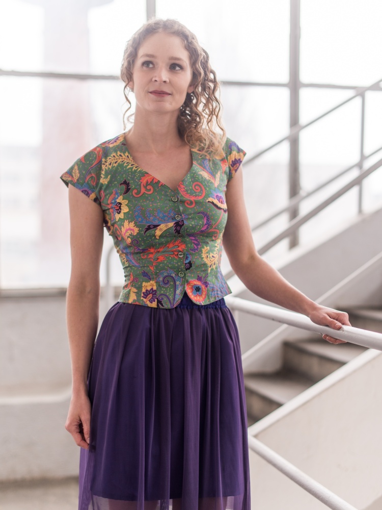 Fialová splývavá tylová sukně