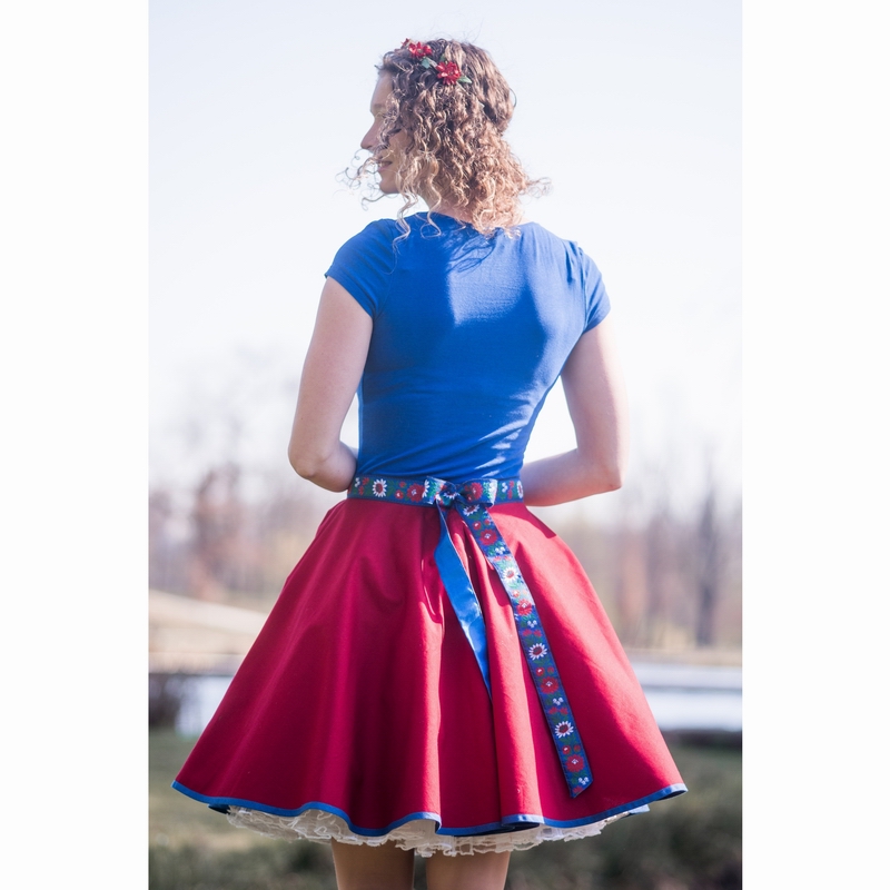 Kolová sukně s folklórním páskem