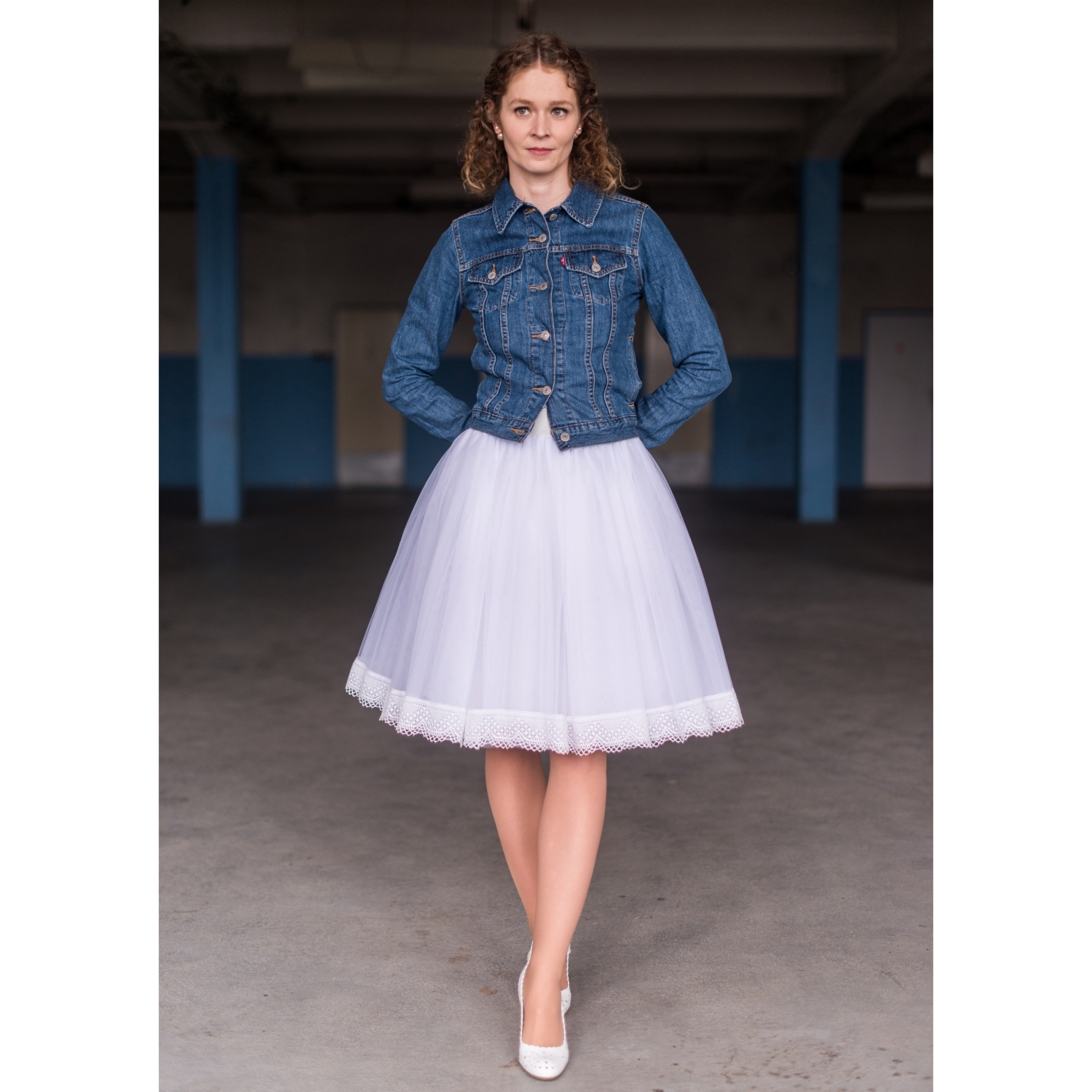 Bílá tylová sukně s krajkou