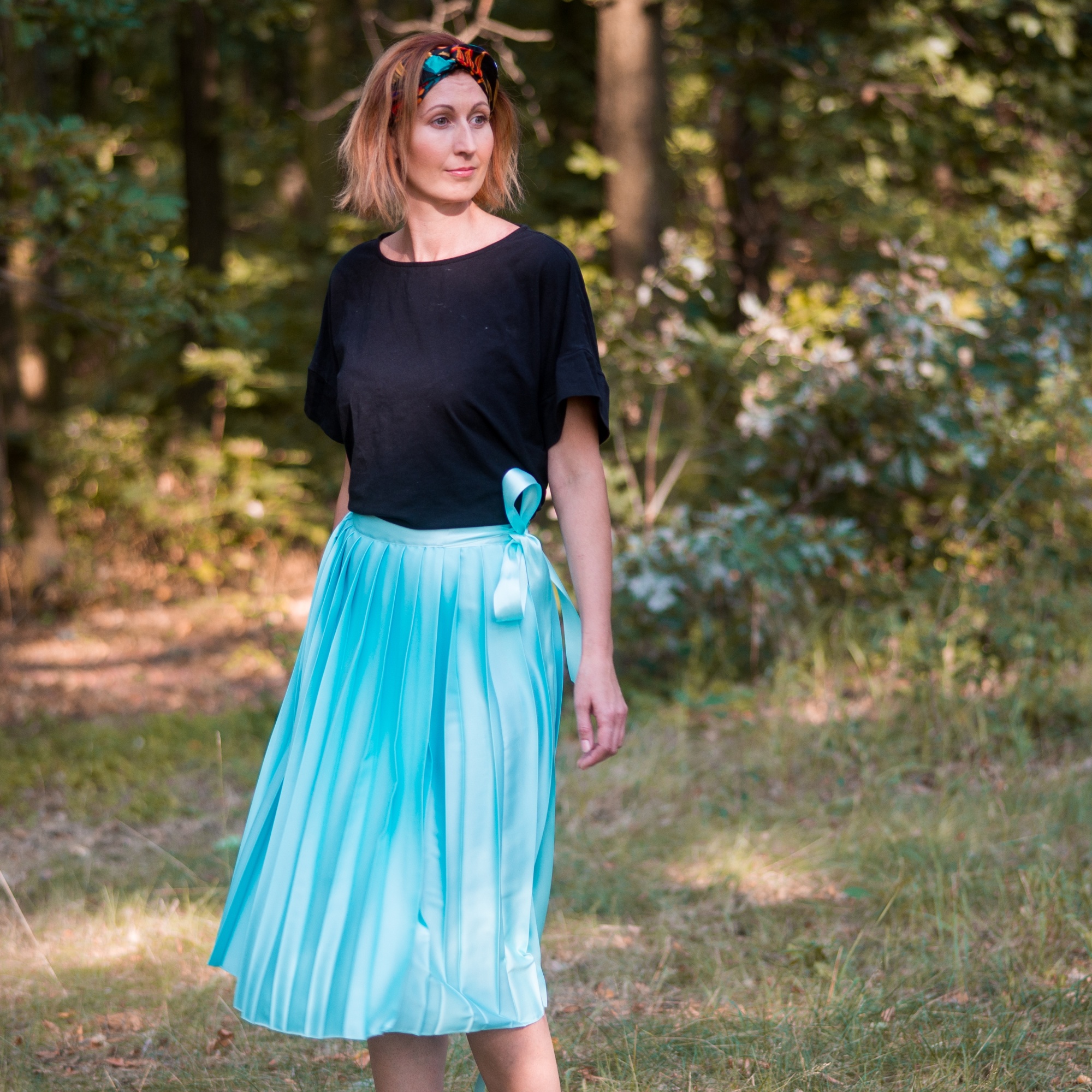 Mentolově zelená zavinovací plisovaná sukně